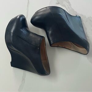 L.A.M.B. Black Sculpted Platform Wedge Mule, Size 8